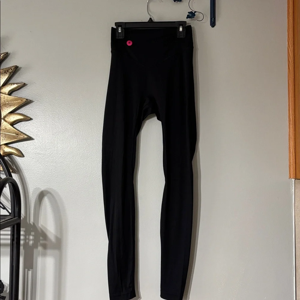 Lululemon Black Breezethrough Leggings - Picture 4 of 8